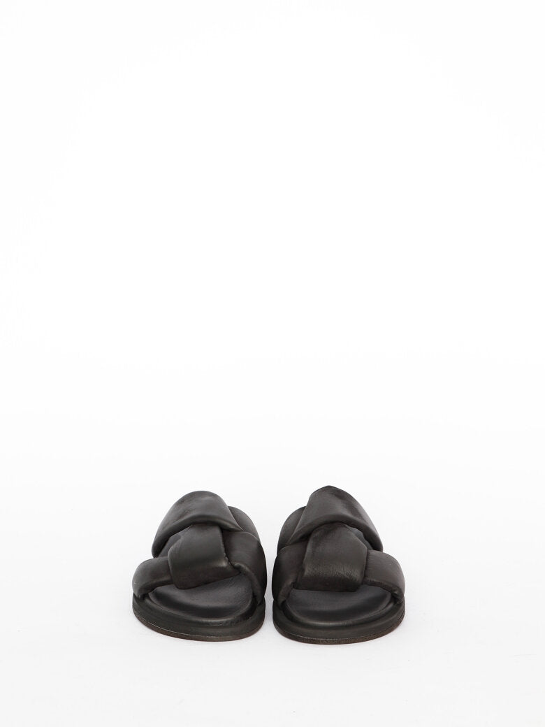 SORT SANDAL MED SNOGNING OG LÆDERSÅL - 7184